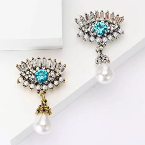 Azure Eye of Elegance Pearl Gold Brooch - Picture 4 of 5